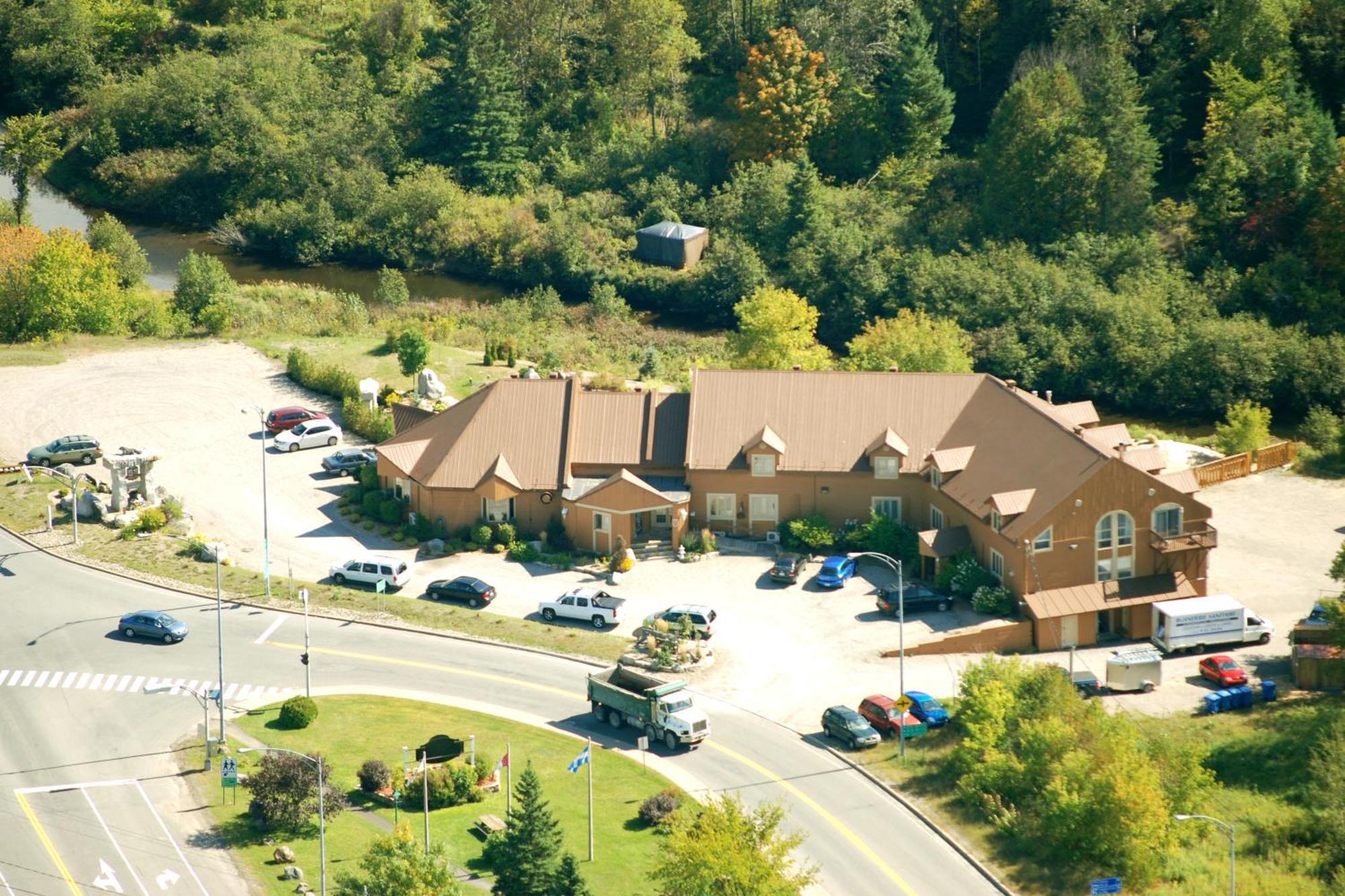 Hotel Alila Saint-Sauveur Bagian luar foto